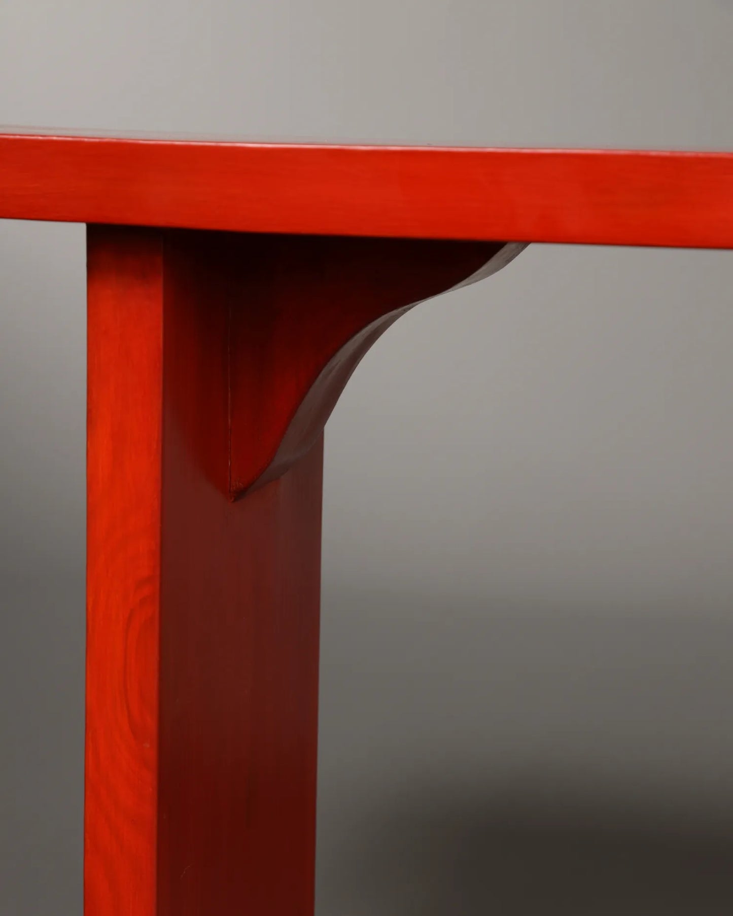Linea bench in Vermillion
